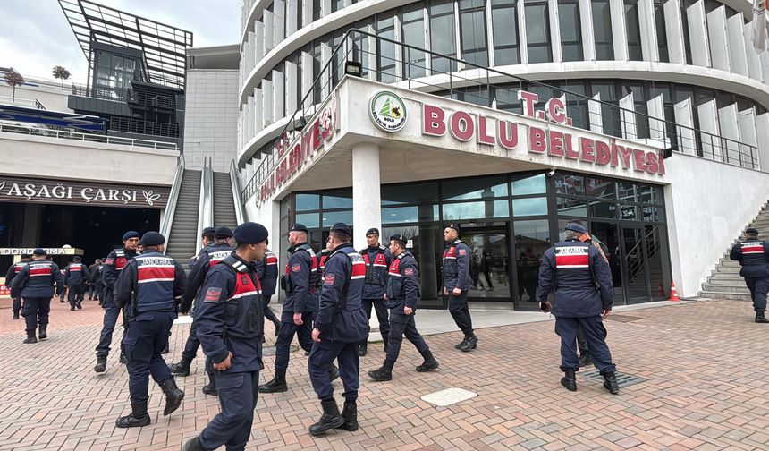 Bolu Belediyesi'nde jandarma ekipleri inceleme çalışmasını bitirdi: Evraklar götürüldü