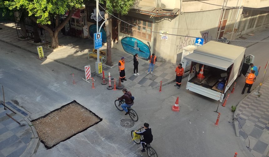 Mersin Büyükşehir Belediyesi’ne bağlı ekipler, yol onarım çalışmaları sürdürüyor