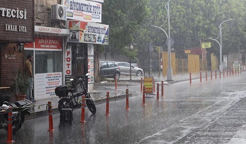 Mersin tüm gün kuvvetli gök gürültülü sağanak yağışın etkisinde olacak