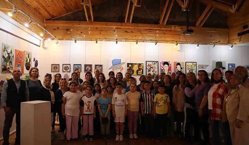 Mersin Büyükşehir Belediyesi Çocuk Kampüslerinin minik sanatçıları İçel Sanat Kulübü’nde