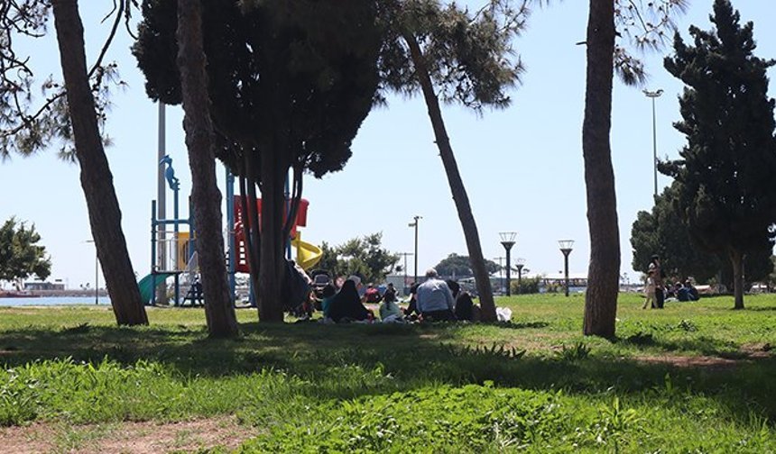 Mersin’de çimlerde oturma sezonu açıldı