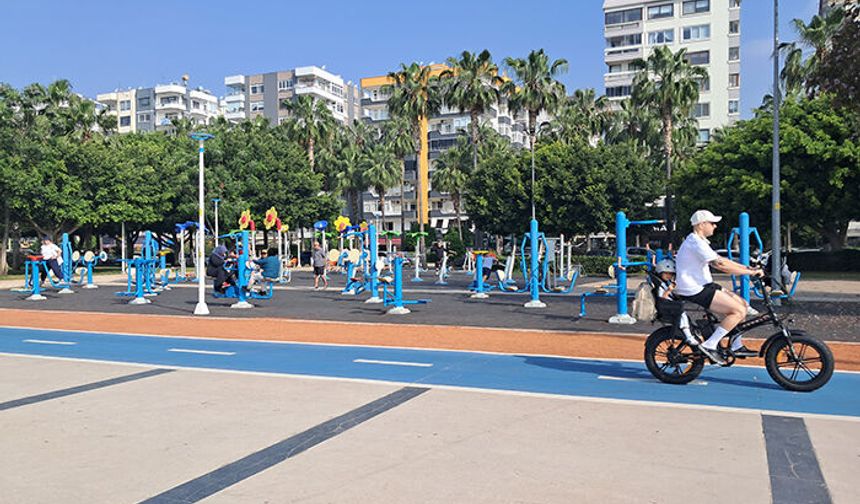 Mersin sahilinde sabah sporu