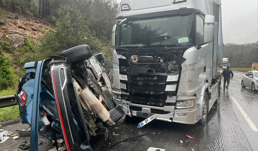 Mersin'de maliyeciler kaza yaptı: 1 ölü, 5 yaralı