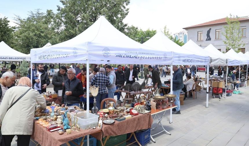 Antika pazarı, antika kültürünü yaşatmaya devam ediyor