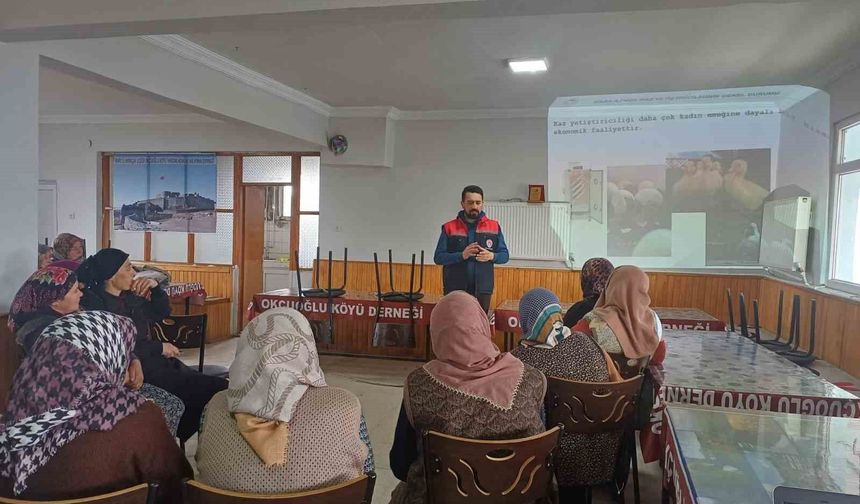 Arpaçay'da kadın üreticilere kaz yetiştiriciliği eğitimi