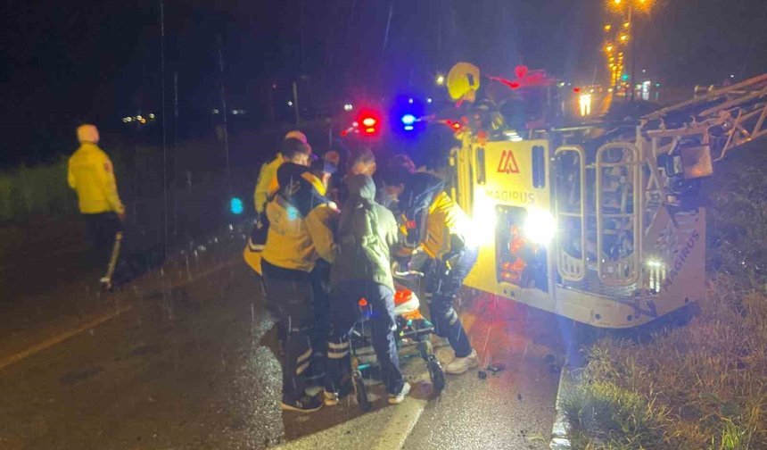 Balıkesir'de yolcu otobüsü devrildi: 3 ölü, 26 yaralı