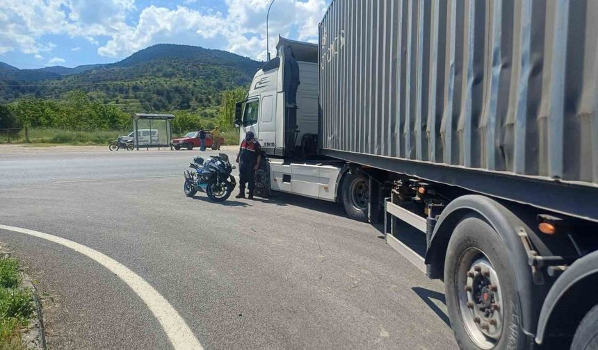 Bilecik'te tır ile motosiklet çarpıştı: 1 yaralı