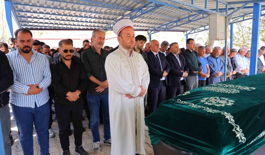 Cinayete kurban giden Kübra Yapıcı son yolculuğuna uğurlandı