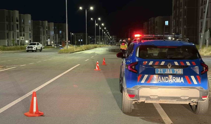 Diyarbakır'da halk otobüsü ile otomobil çarpıştı: 2 ölü, 5 yaralı