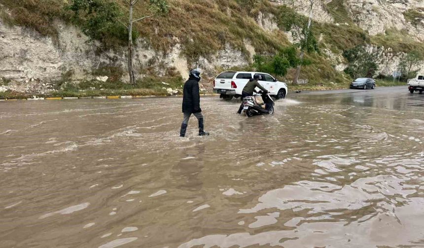 Fırat Nehri taştı, her yeri su bastı