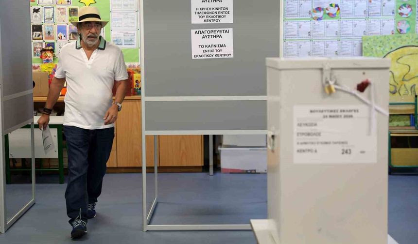 Güney Kıbrıs'ta halk sandık başında