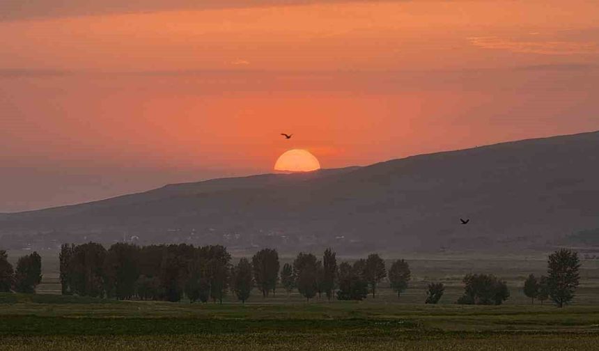 Güroymak'ta gün batımı görsel şölen sundu