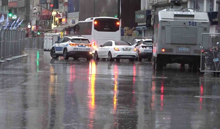 İstanbul'da 1 Mayıs önlemleri: Kadıköy Meydanı araç trafiğine kapatıldı