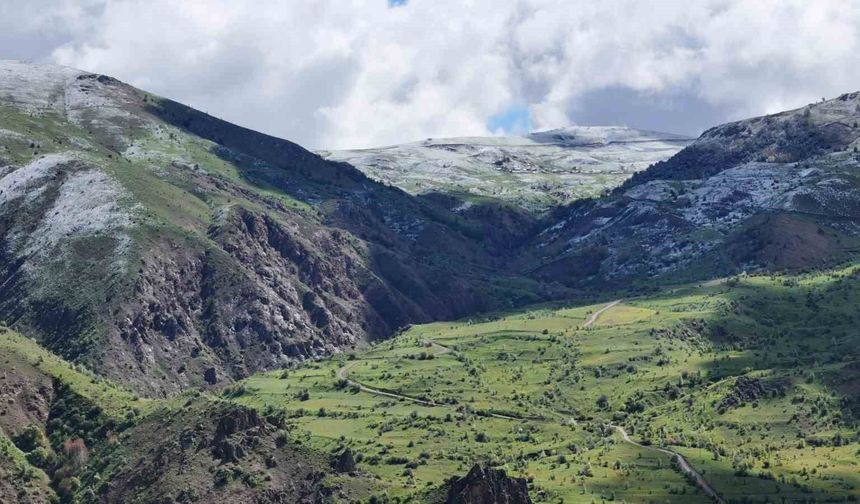 Mayıs sonunda Gümüşhane'nin zirvelerinde kar sürprizi