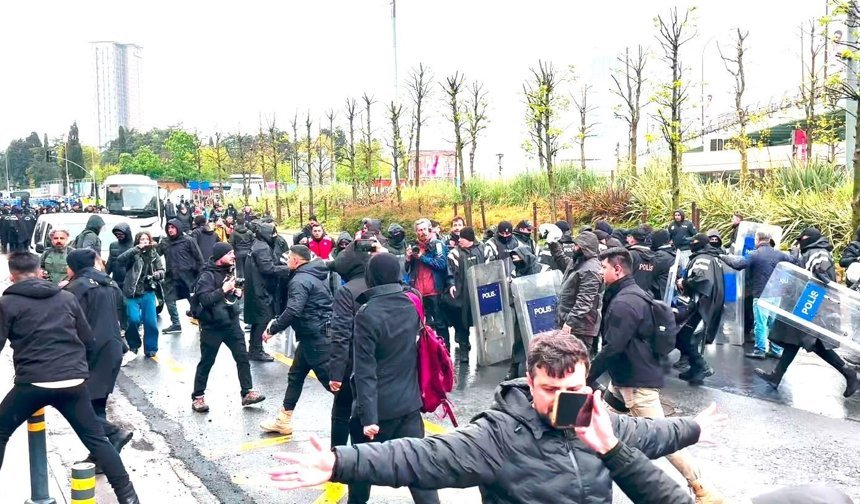 Mecidiyeköy'de izinsiz yürüyüşe polisten müdahale
