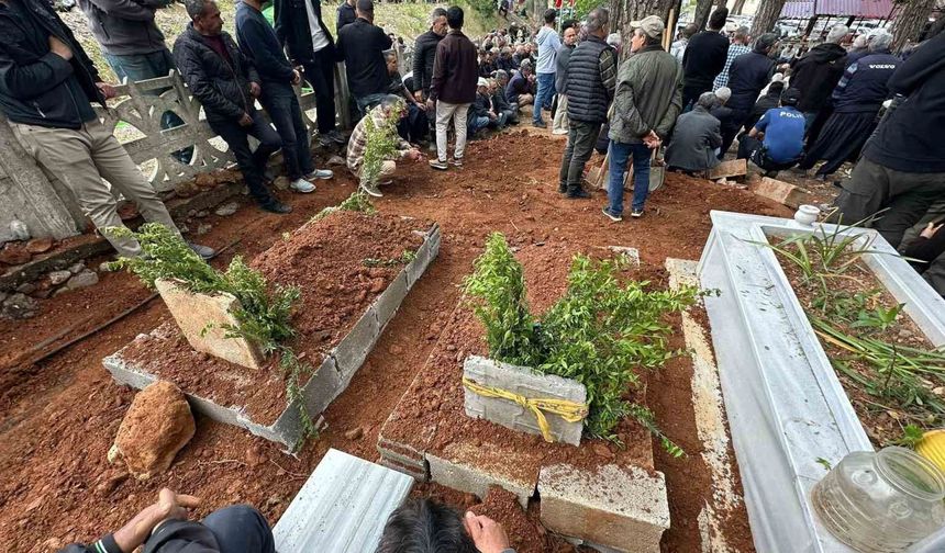 Mersin'de iki kardeşin öldüğü olayda tedavisi tamamlanan anne ile baba taburcu oldu