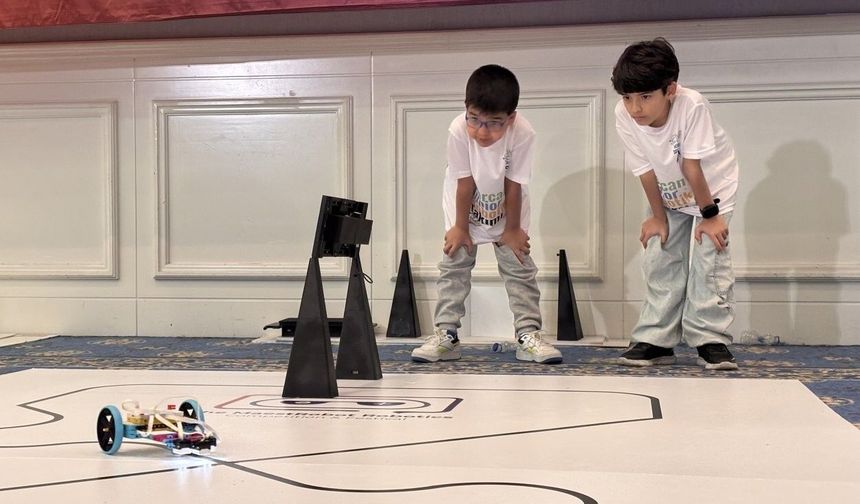 Mersinli öğrenciler robotik yarışmasında Türkiye derecesi yaptı