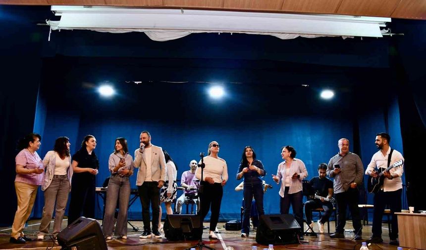 Silifke'de genç yetenekler sahnede yarıştı