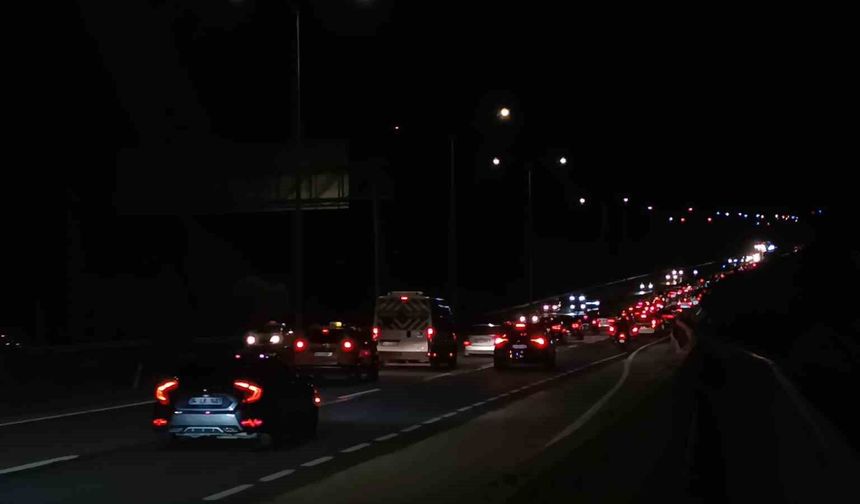 Tekirdağ-İstanbul yolunda dönüş yoğunluğu: Akşam saatlerinde zirve yaptı