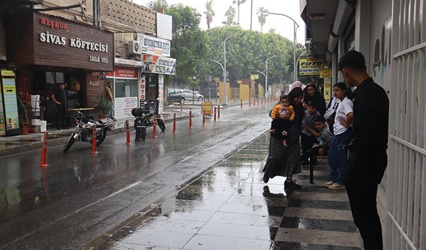 Mersin, yeni haftaya yağışla başladı
