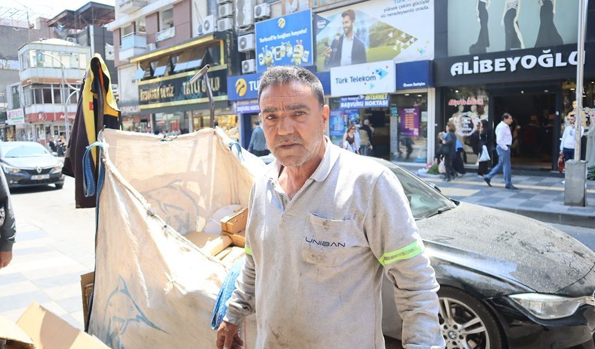 Geçim sıkıntısı yaşayan Cumali Akıllı, 9 senedir çocuklarına kavuşmayı bekliyor