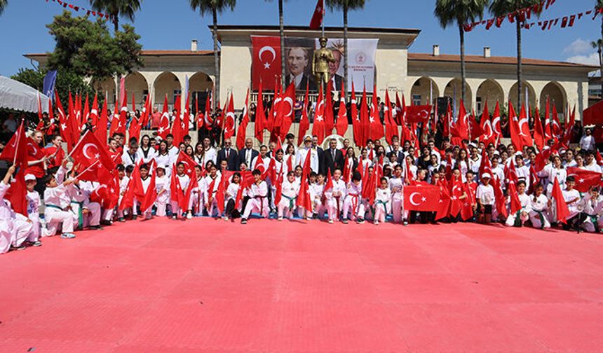 Mersin’de 19 Mayıs Coşkusu: Cumhuriyet Meydanı’nda Görkemli Kutlama