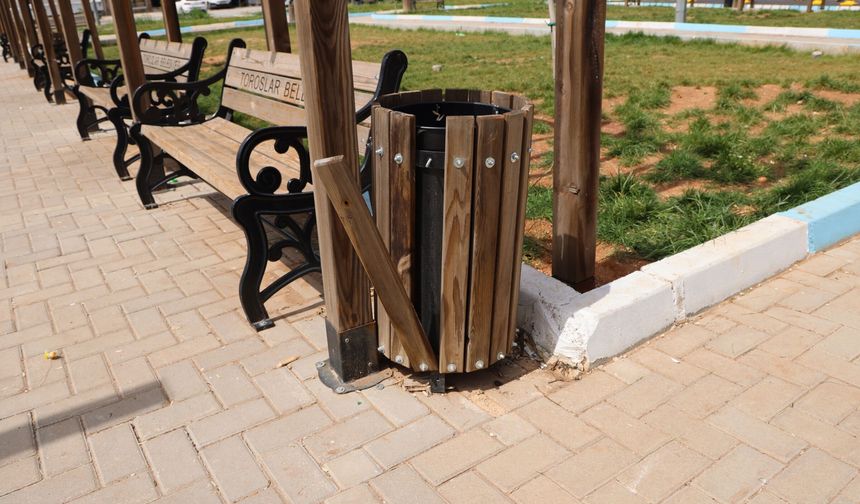 Toroslar’da parkı tahrip ettiler