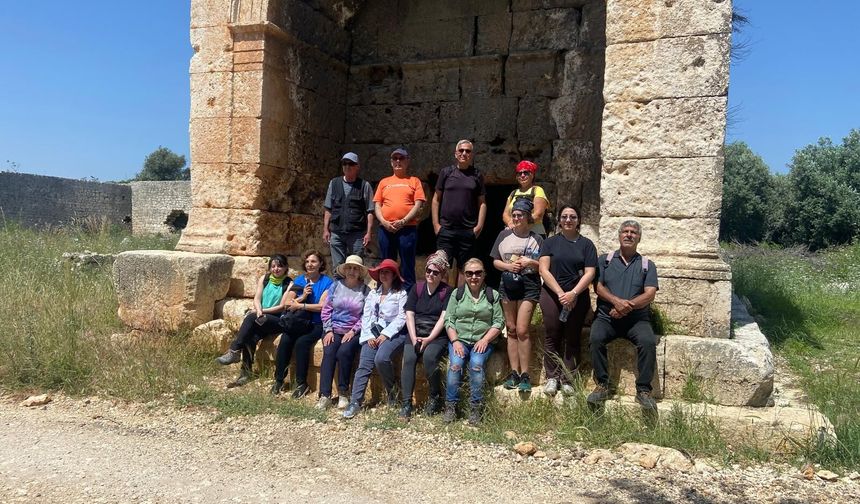 İçel Sanat Kulübü ile doğaseverler, Elaiussa Sebaste Antik Kenti’nde tarihe yolculuk etti