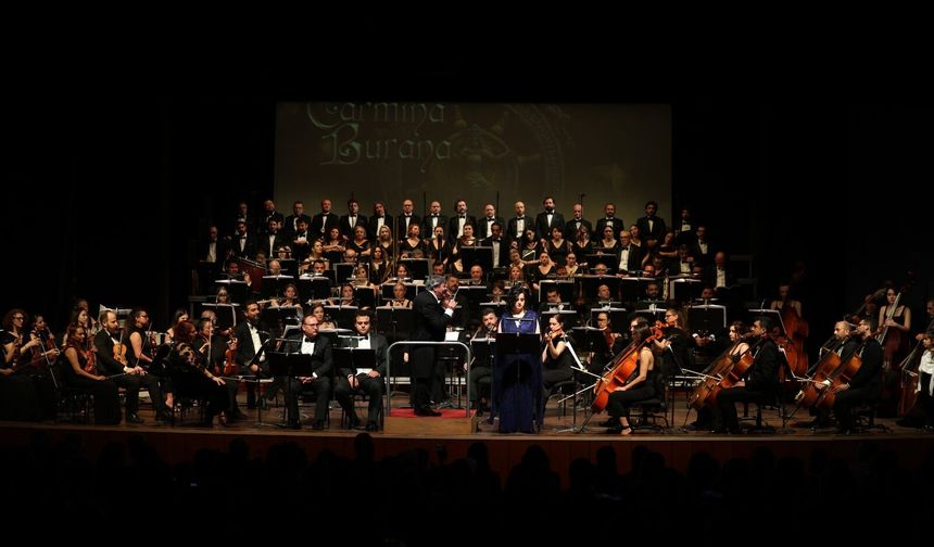 “Carmina Burana” MDOB sahnesinde