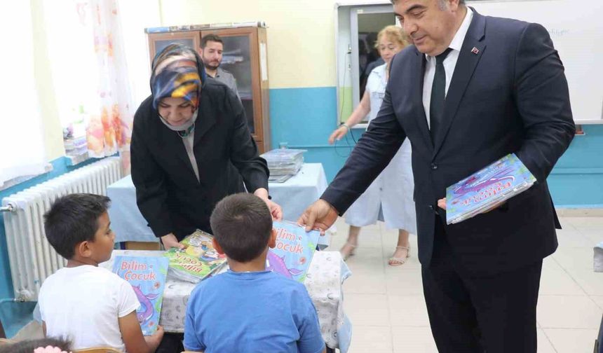 Aldıkları hediyeler ile yaz tatilini daha verimli geçirecekler