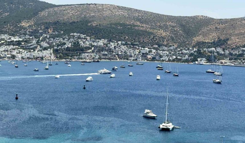 Bodrum koylarında yat kuşatması: Sezon açıldı, denizde yoğunluk başladı