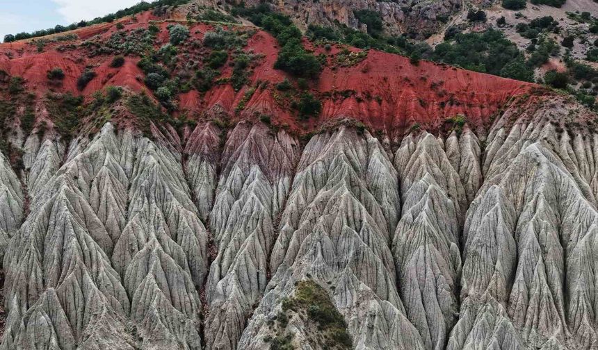 Bozkırın saklı yüzü: Doğanın mest eden izleri havadan görüntülendi