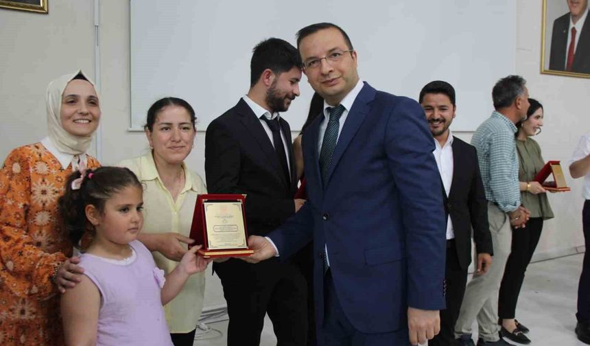 Cizre'de 7'den 70'e Okuyan Cizre Projesinde 2,5 milyon sayfa kitap okundu