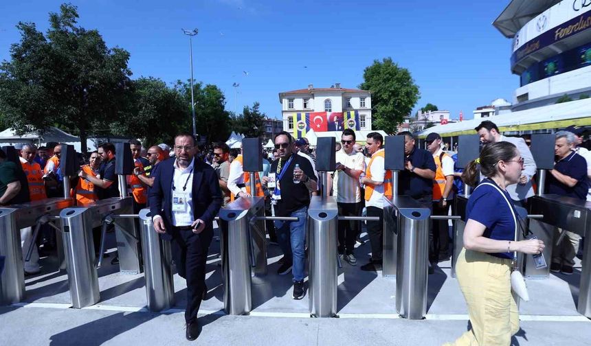 Fenerbahçe'de olağanüstü seçimli genel kurul toplantısı başladı