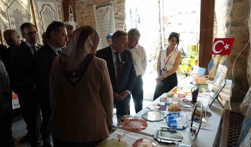 Kaldıkları yurtlarda yıl boyunca eğitim alan öğrencilerin eserleri görücüye çıktı