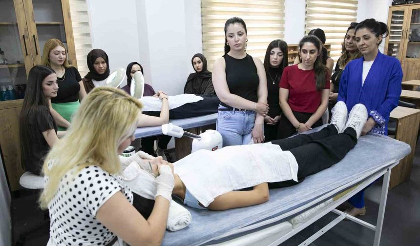 MERCEK'ten gençlere meslek ve kariyer desteği