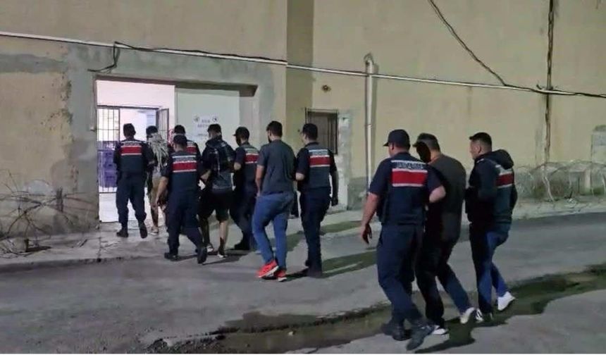 Mersin'den gelip Sivas'ta hırsızlık yapan 5 şüpheli tutuklandı