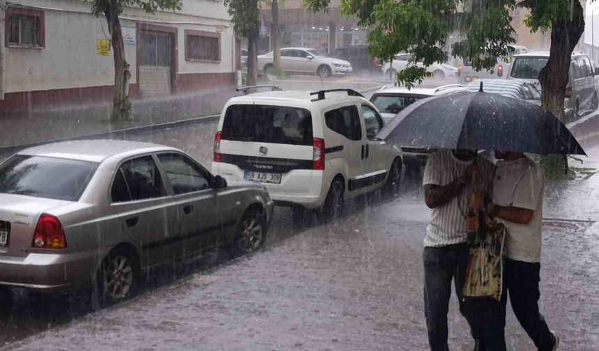 Meteoroloji uyarmıştı: Kars'ı dolu vurdu, Sanayi Bölgesi beyaza büründü