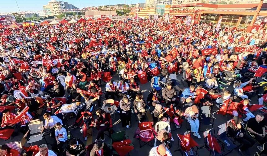 Milli heyecan uyku uyutmadı: Binlerce vatandaş sabahın ilk ışıklarında alanlara akın etti