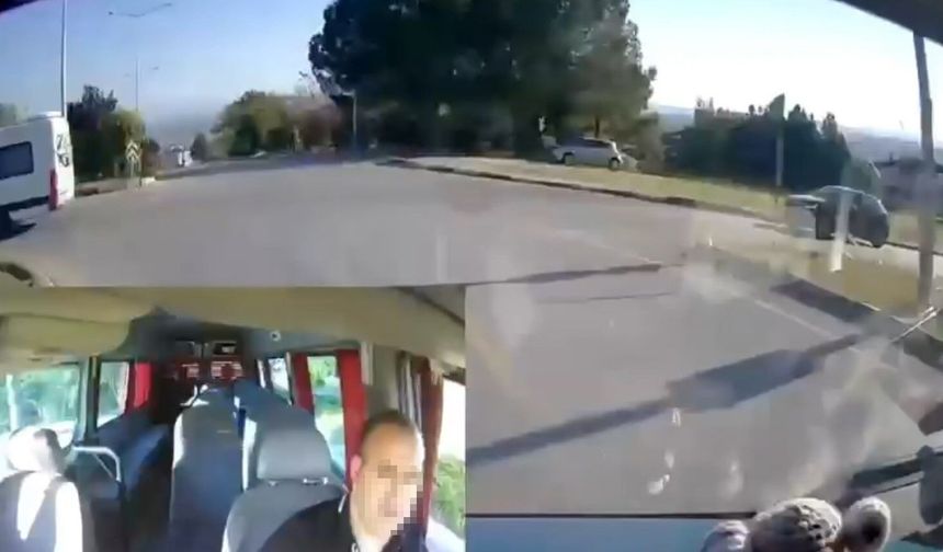 Sakarya'da savcı ile minibüs şoförünün trafikteki kavgası kamerada