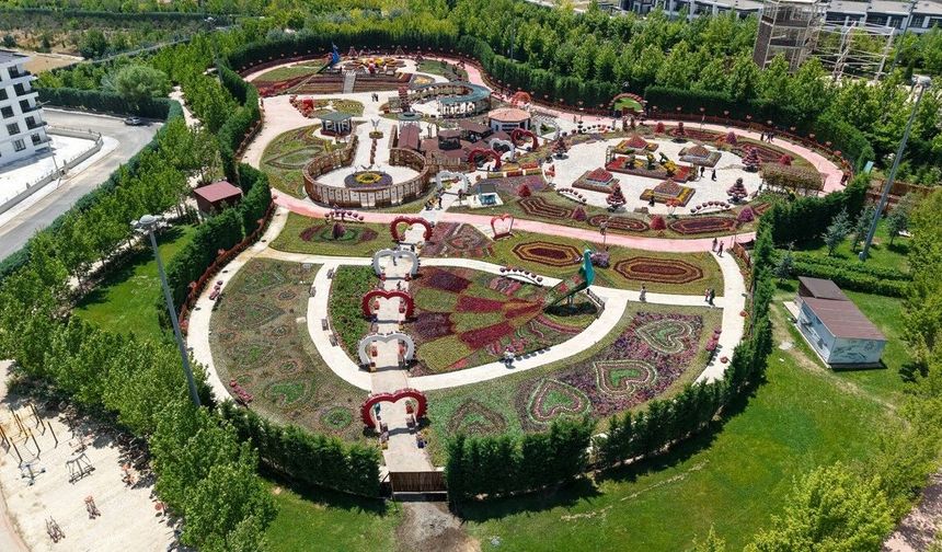 Selçuklu Çiçek Bahçesi kapılarını ziyaretçilerine açtı