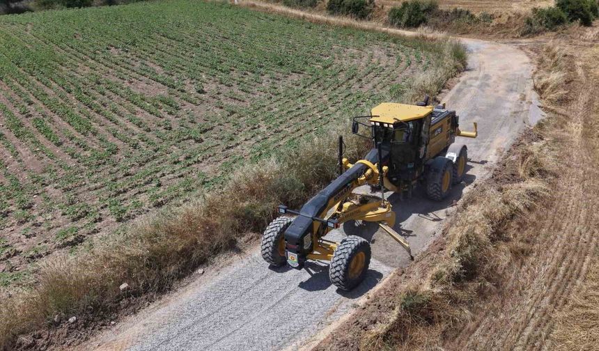 Tarsus Belediyesinden hasat öncesi kırsal yollara bakım