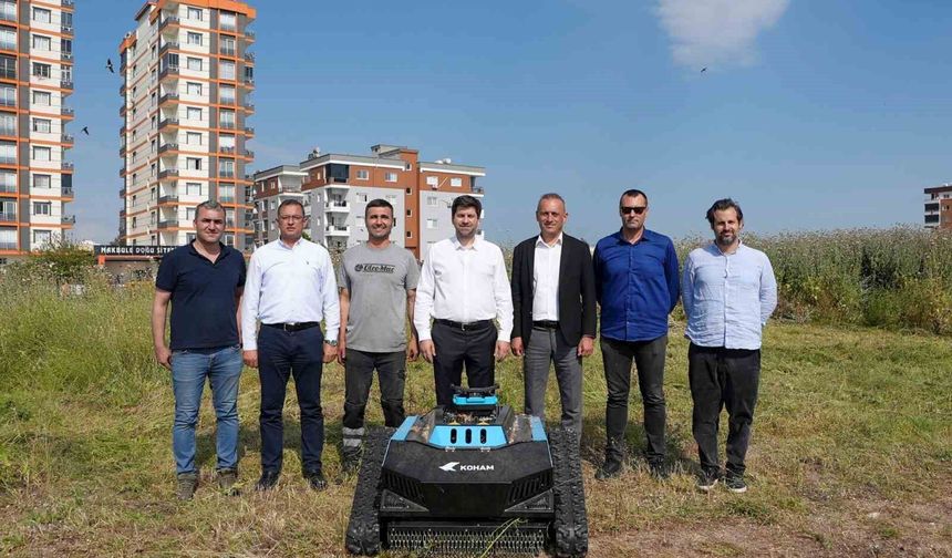 Tarsus'ta Park ve Bahçeler Müdürlüğüne yeni nesil biçme makinesi