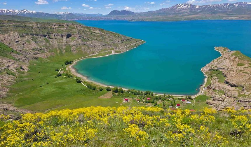 Van Gölü'nün kıyısındaki turizm cenneti: İncekaya köyü