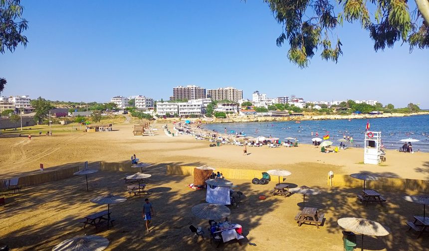 Kumkuyu, Susanoğlu ve Ayaş’ta plajlar doldu