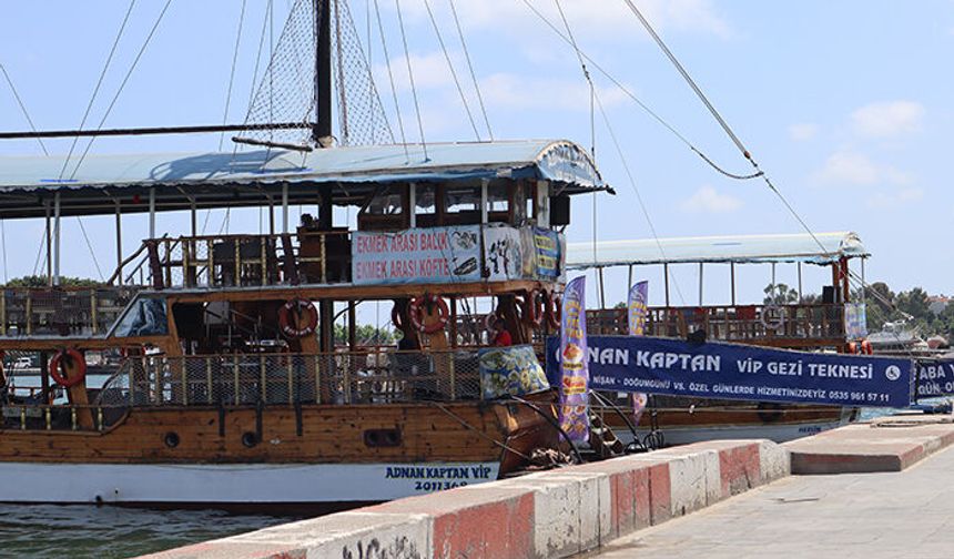 Mersin’de sıcaklar arttı, sahil gezi tekneleriyle doldu