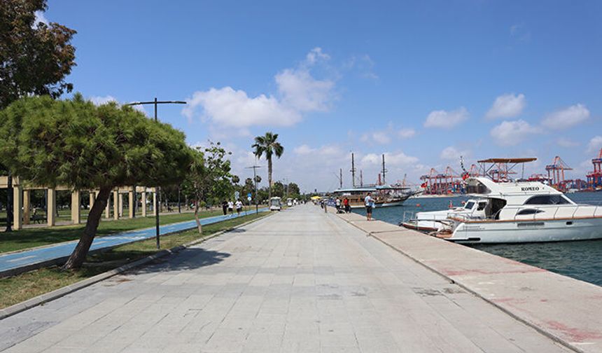 Mersin’de sıcaklar havalar, gündüzleri sahilleri boş bıraktı