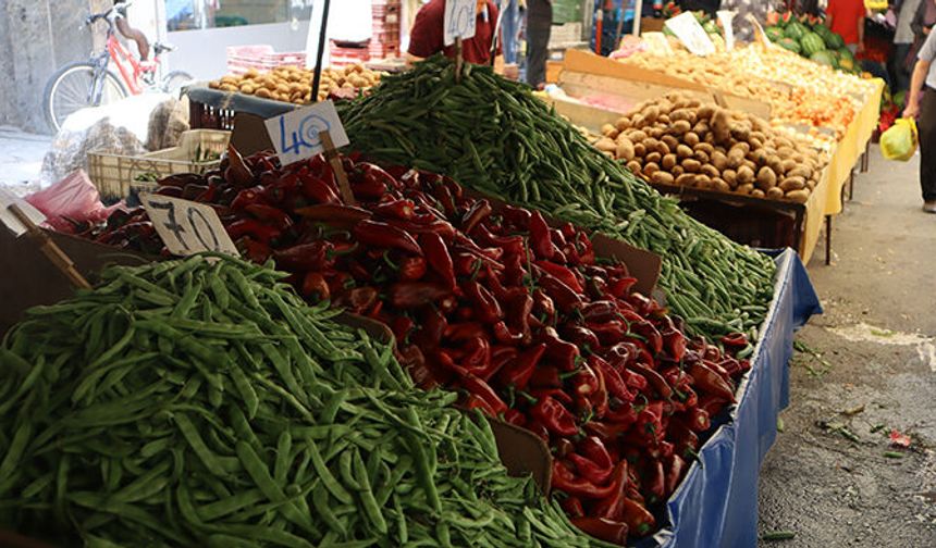 Semt pazarında barbunya yüzde 50 ucuzlasa da tezgahın lideri