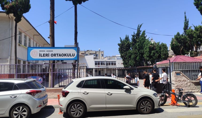 Mersin’de 349 bin 348 öğrenci karne aldı: Kimisi sevindi, kimisi üzüldü