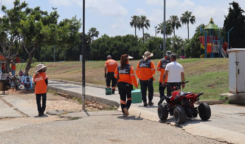Mersin’de Atatürk Parkı’nda büyük temizlik hamlesi